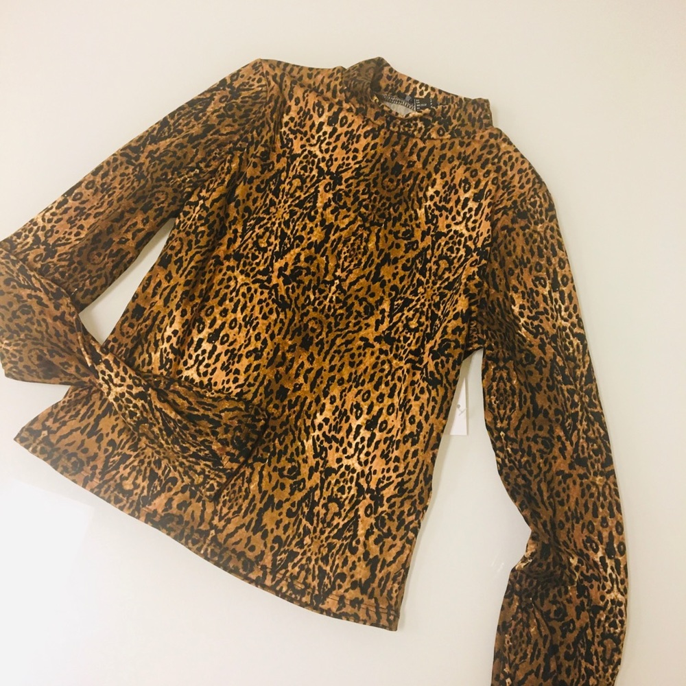 NWT Woman’s Leopard Print Top